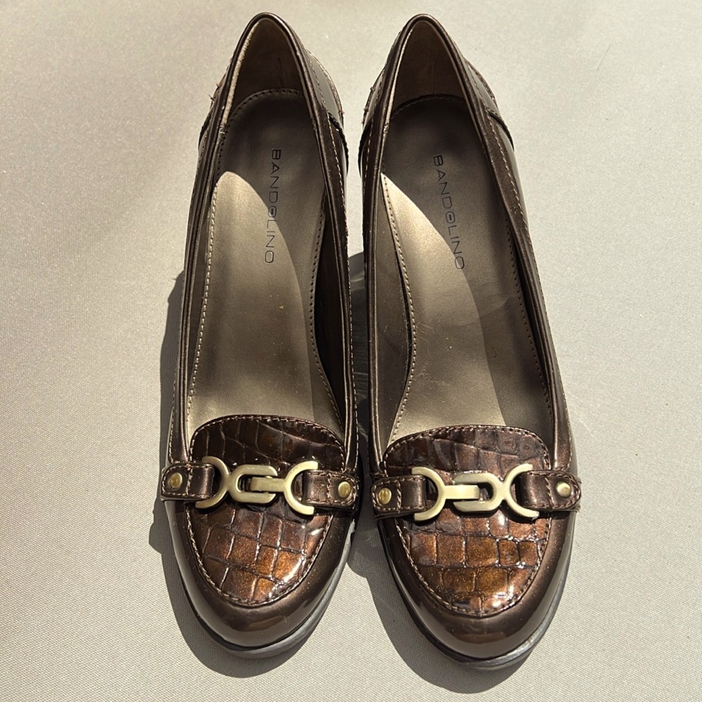 Bandolino Brown Block Heel Pumps with Buckle. Size 10